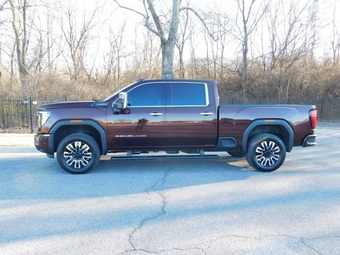 Used 2024 GMC Sierra 2500 Denali Ultimate image 2