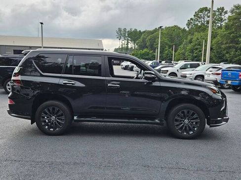 Used 2023 Lexus GX 460 Premium w/ Accessory Package image 15