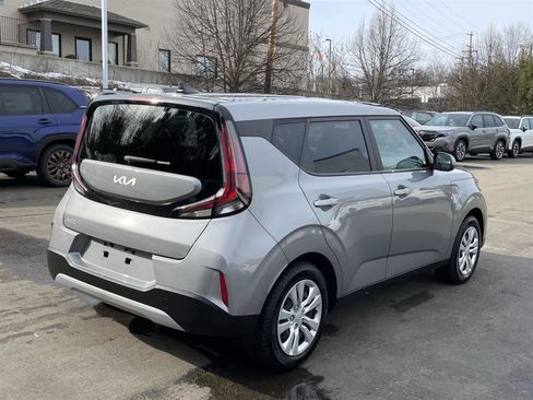 Used 2023 Kia Soul LX image 5