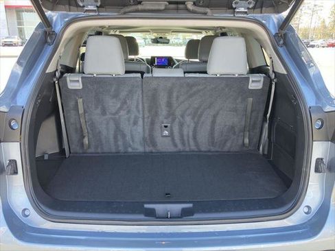Certified 2023 Toyota Highlander XLE image 28