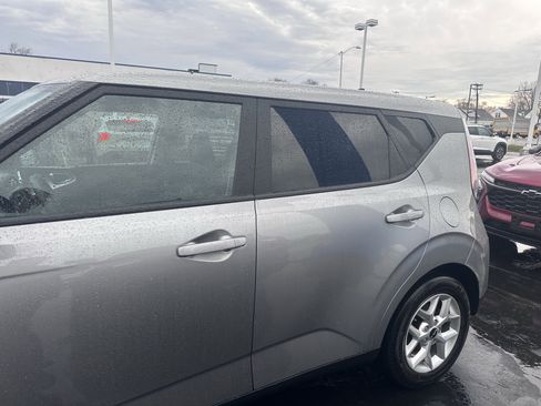 Used 2023 Kia Soul LX w/ LX Technology Package image 5