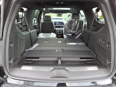 New 2026 Chevrolet Suburban Z71 w/ Z71 Off-Road Package AWD/4WD image 11