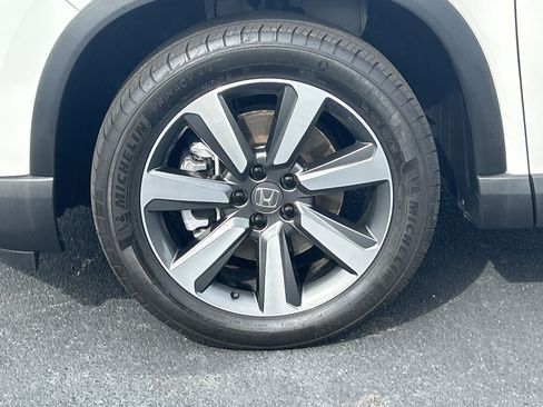 Certified 2025 Honda Pilot Touring image 32