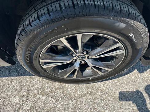 Used 2019 Toyota Highlander LE AWD/4WD image 9
