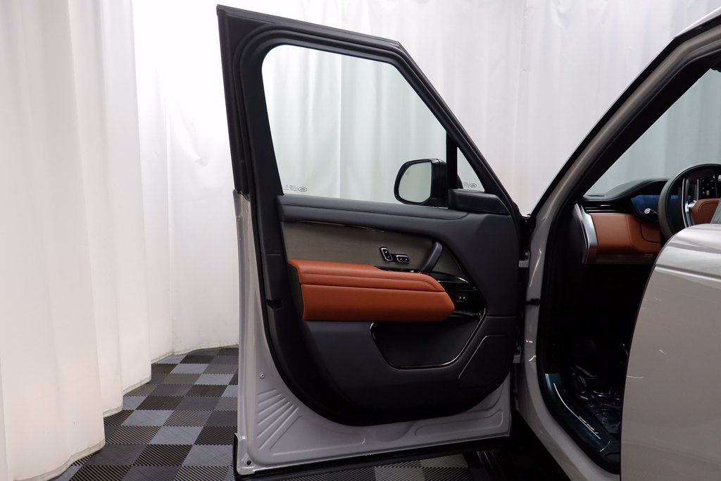 New 2026 Land Rover Range Rover SV AWD/4WD image 5