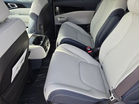 New 2026 Kia Carnival SX Prestige image 8