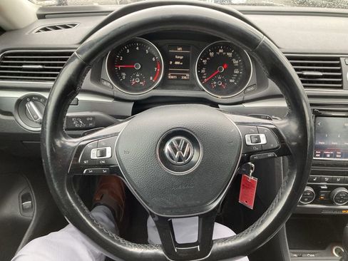 Used 2017 Volkswagen Passat 1.8T R-Line image 9