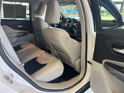 Used 2021 Jeep Cherokee Latitude Plus image 11