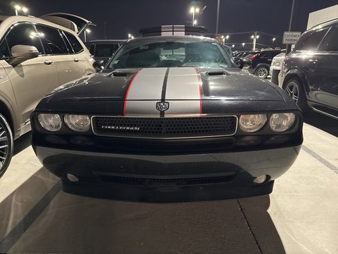 Used 2010 Dodge Challenger SE image 7