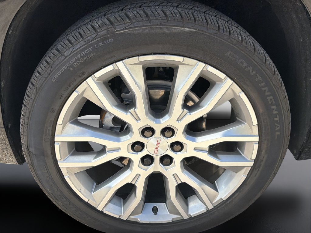 Used 2025 GMC Acadia Denali w/ Super Cruise Package FWD image 9