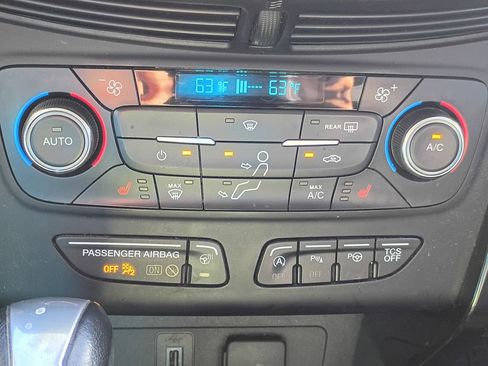 Used 2017 Ford Escape Titanium w/ Equipment Group 301A AWD/4WD image 18