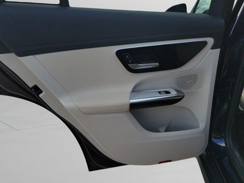 Used 2023 Mercedes-Benz GLC 300 image 7