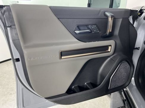 Certified 2025 GMC Hummer EV 3X w/ LPO, Sport Package AWD/4WD image 23