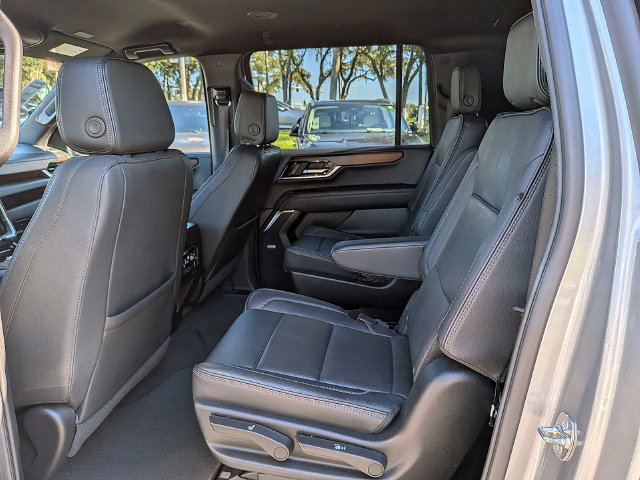 Used 2025 GMC Yukon XL Denali AWD/4WD image 13