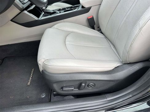 Used 2017 Hyundai Sonata Limited w/ Tech Package 03 image 17