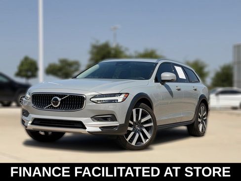 Certified 2025 Volvo V90 B6 Cross Country Ultra AWD/4WD image 2