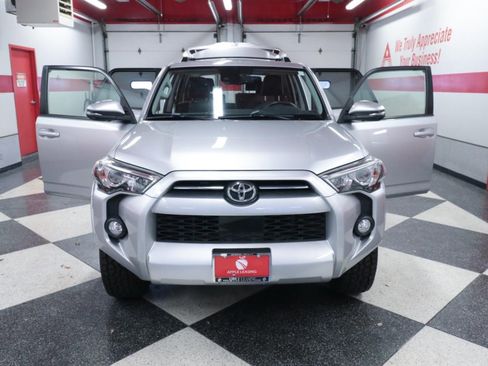 Used 2020 Toyota 4Runner SR5 Premium w/ Moonroof Package RWD image 27