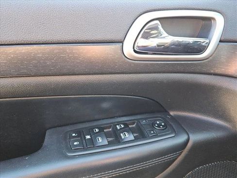 Used 2018 Jeep Grand Cherokee Laredo image 6