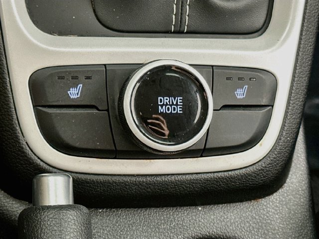 Used 2024 Hyundai Venue Limited FWD image 20