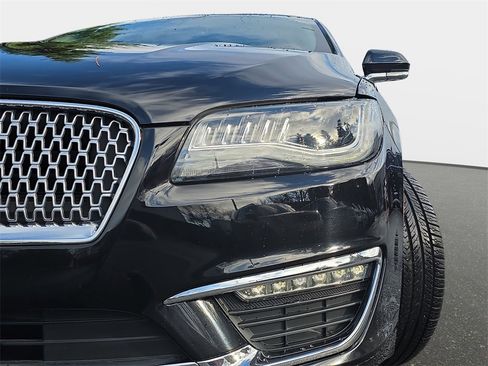 Used 2019 Lincoln MKZ Premiere image 30