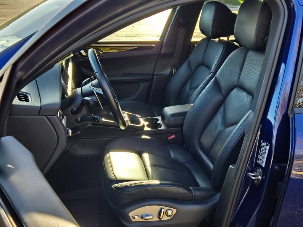 Certified 2024 Porsche Macan AWD/4WD image 5