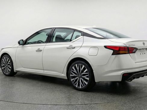 Used 2025 Nissan Altima 2.5 SV FWD image 6