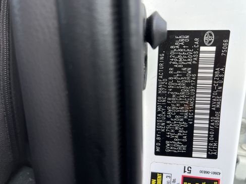 Used 2020 Toyota Camry LE FWD image 27