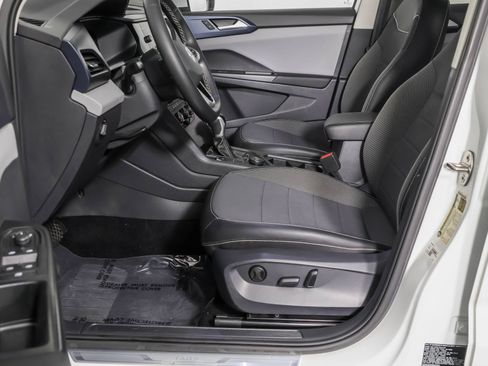 Used 2023 Volkswagen Taos SE w/ Panoramic Sunroof Package AWD/4WD image 25