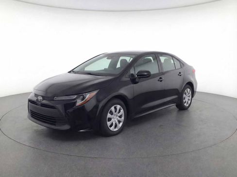 Used 2025 Toyota Corolla LE image 1