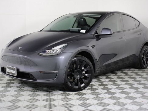 Used 2021 Tesla Model Y Long Range image 3