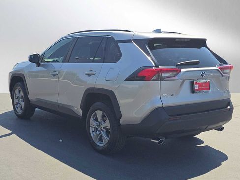 Used 2022 Toyota RAV4 XLE image 5