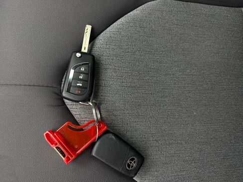 Used 2019 Toyota Camry LE FWD image 52