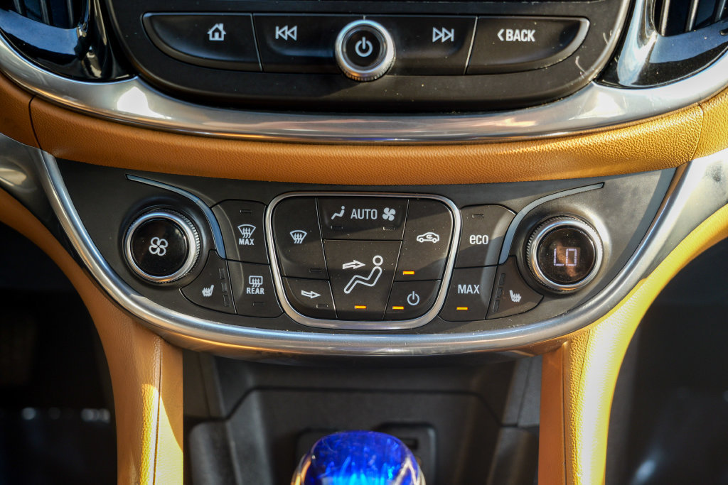 Used 2018 Chevrolet Volt Premier w/ Driver Confidence Package FWD image 50