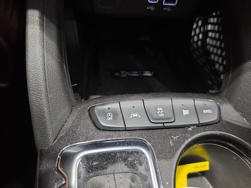 Used 2025 Chevrolet TrailBlazer LT w/ Convenience Package AWD/4WD image 11