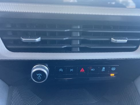 Certified 2025 Ford Explorer Active image 29