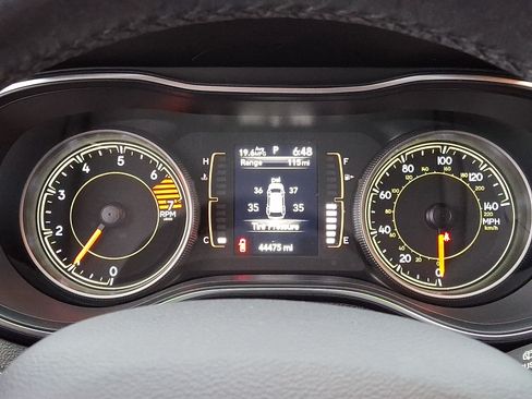 Used 2019 Jeep Cherokee Latitude Plus w/ Cold Weather Group AWD/4WD image 22