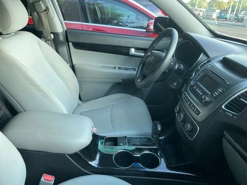 Used 2015 Kia Sorento LX FWD image 4