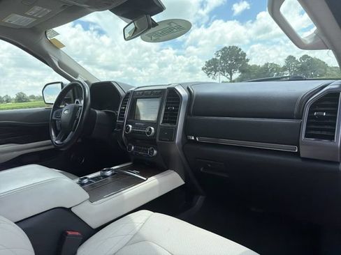 Used 2018 Ford Expedition Platinum AWD/4WD image 18