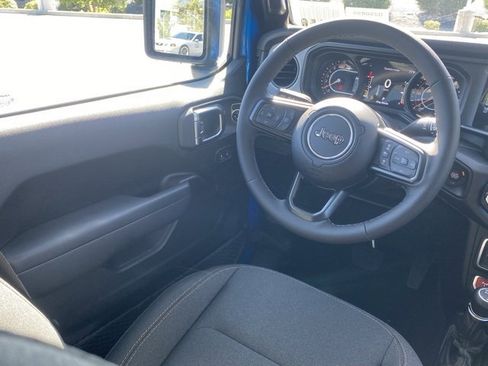New 2025 Jeep Gladiator Willys image 32
