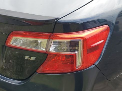 Used 2014 Toyota Camry SE FWD image 8
