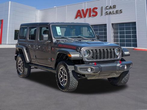 Used 2025 Jeep Wrangler Unlimited Rubicon AWD/4WD image 3