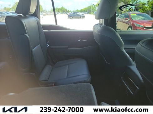 Used 2024 Lexus GX 550 w/ Cold Area Package AWD/4WD image 10