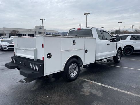 Used 2024 Ford F250 XL w/ XL Chrome Package image 4