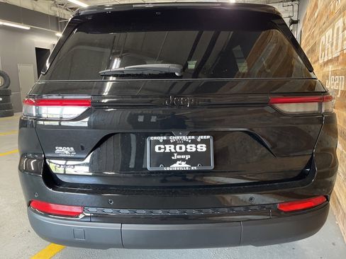 New 2025 Jeep Grand Cherokee Altitude image 15