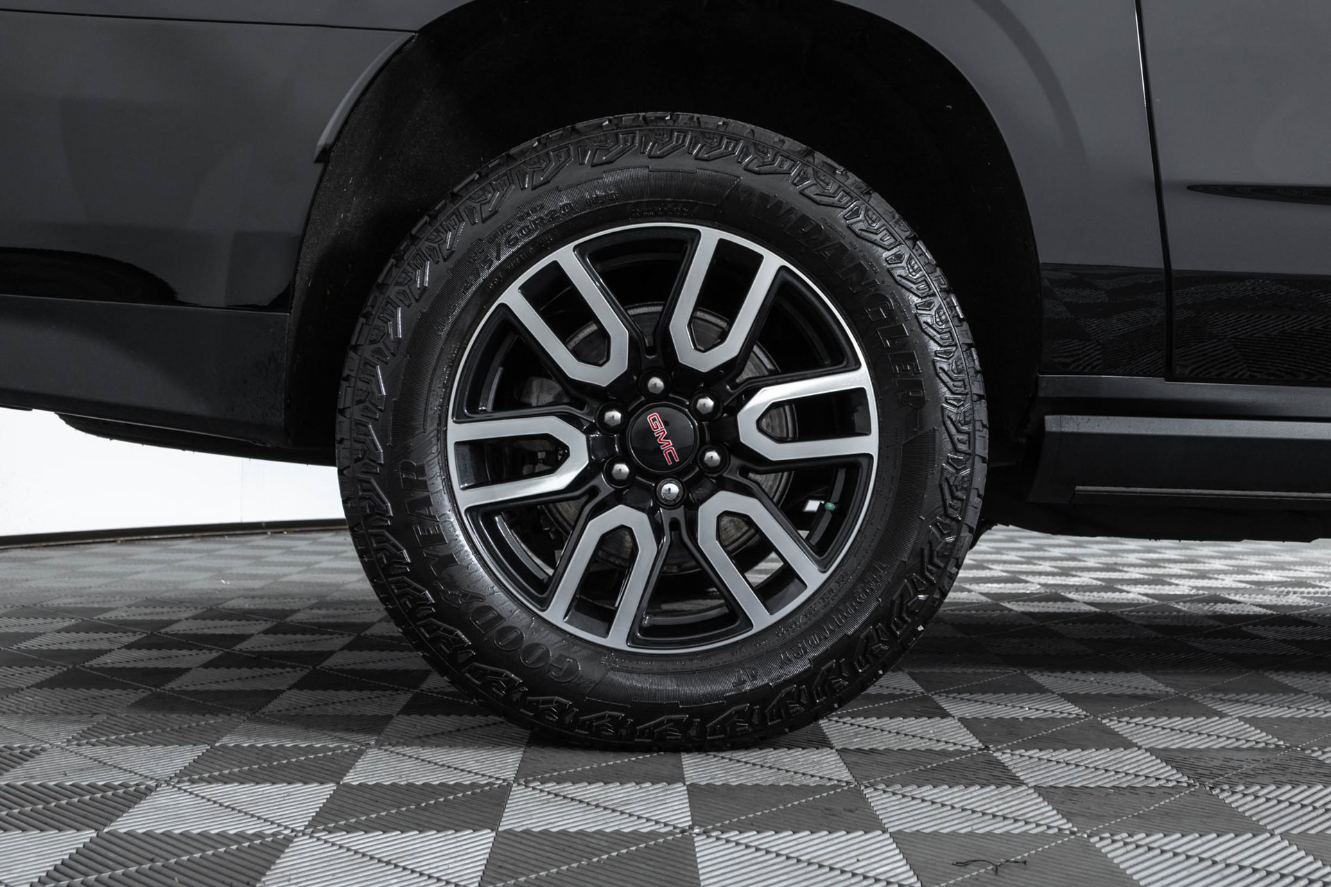Used 2024 GMC Yukon XL AT4 w/ AT4 Premium Package AWD/4WD image 49