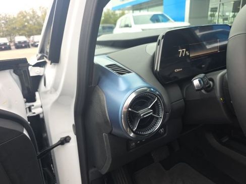 New 2026 Chevrolet Equinox EV LT image 16