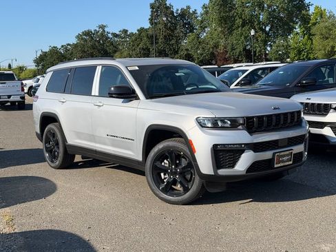 New 2026 Jeep Grand Cherokee L Limited w/ Limited Altitude Package AWD/4WD image 2