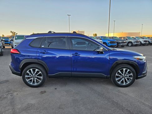 Used 2025 Toyota Corolla Cross XLE image 6