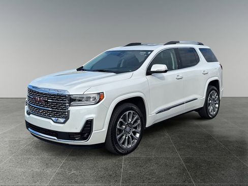 Used 2023 GMC Acadia Denali w/ Denali Ultimate Package AWD/4WD image 3