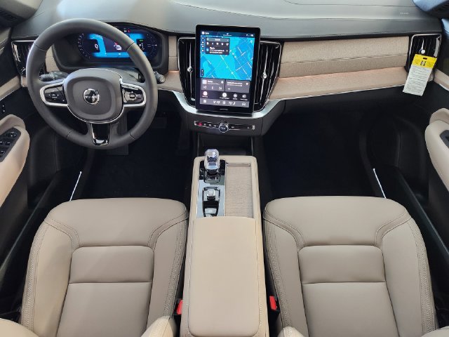 New 2026 Volvo XC90 T8 Plus w/ Protection Package Premier AWD/4WD image 4